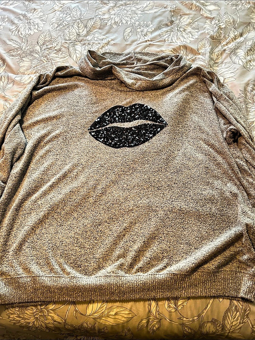 Torrid Sz 5 Sequin Lips Cowl Neck Sweater in Grey
